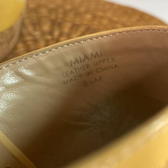 Tahari Miami Beige Yellow Patent Leather Cork 8.5 M Slip On Mules Platform - Picture 9 of 11